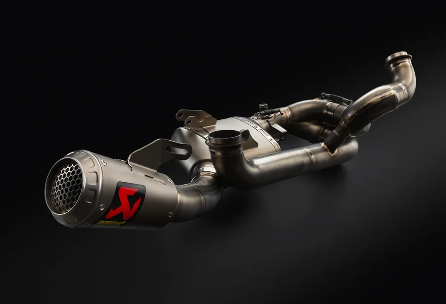 Akrapovič kit "Evolution Line"