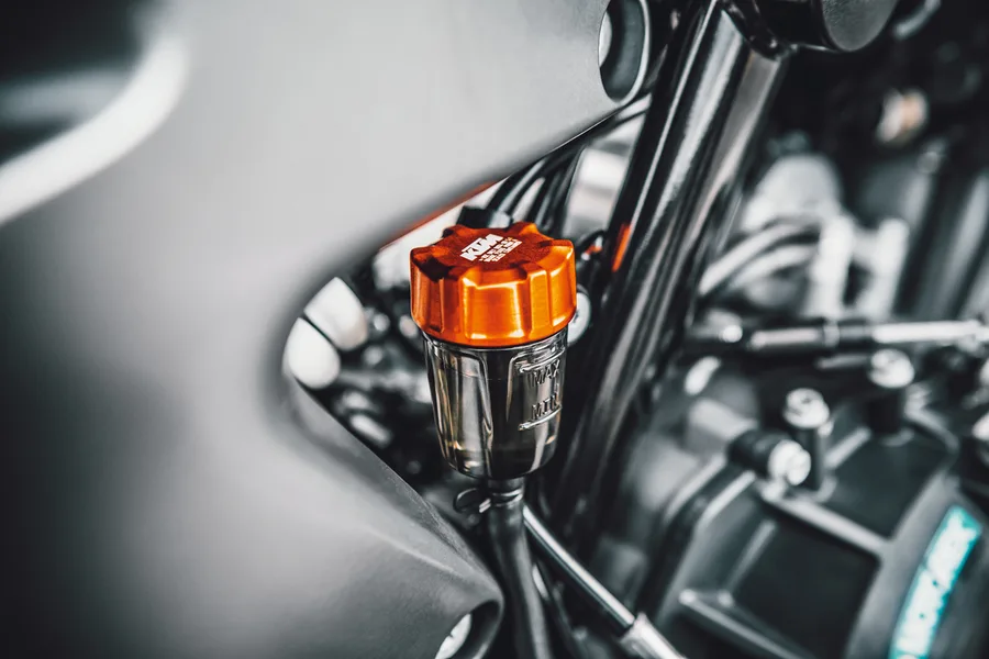 Brake reservoir cover